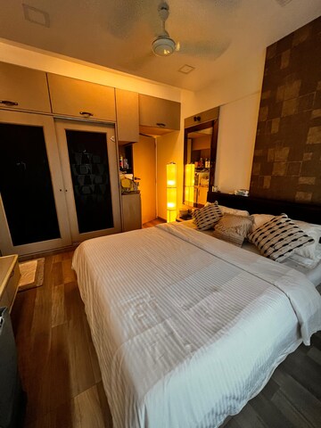 Bedroom in 2 BHK Apartment at Green Valley CHS Andheri, Andheri East – for Rent