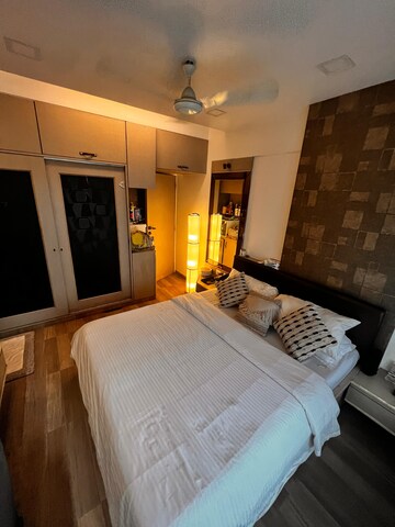 Master Bedroom in 2 BHK Apartment at Green Valley CHS Andheri, Andheri East – for Rent