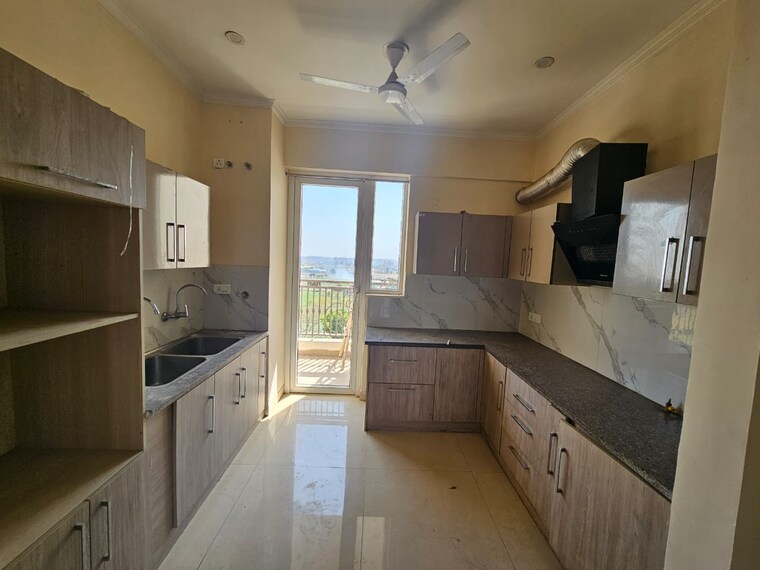 Kitchen, sushma-urban-views 3.5 Bedroom 1850 Sq.Yd. Apartment In Ghazipur Zirakpur 9002057