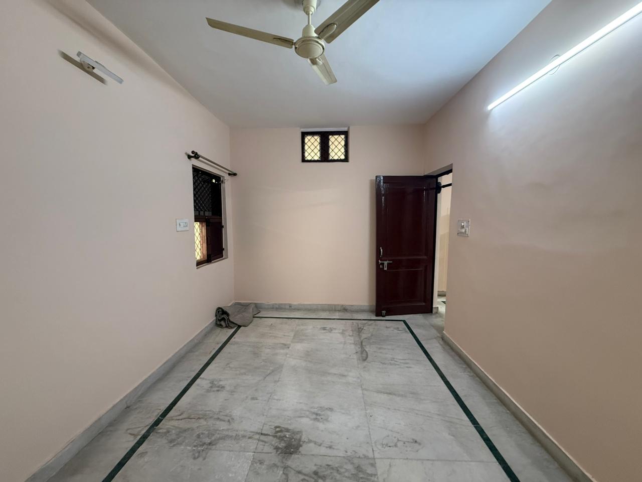 1 BHK Apartment For Rent in Mayur Bagh Apartments