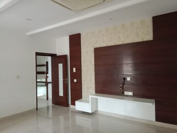 Room in 4 BHK Independent House at Jubilee Hills – for Rent