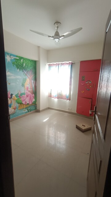 Room in 2 BHK Apartment at Sethi Max Royal, Sector 76 – for Rent