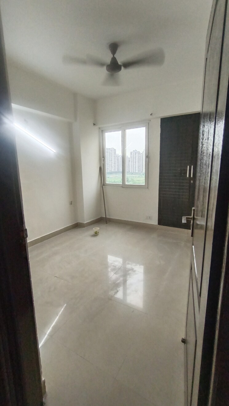 Room, sethi-max-royal 2 Bedroom 895 Sq.Ft. Apartment In Sector 76 Noida 9002138