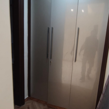 Building Lobby in 3 BHK Builder Floor at Malviya Nagar – for Sale