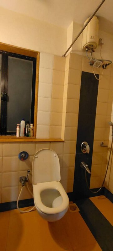 Master Bedroom in 2 BHK Apartment at Swapnalok Towers, Malad East – for Rent