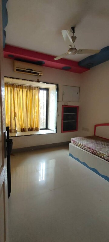 Bedroom in 2 BHK Apartment at Swapnalok Towers, Malad East – for Rent