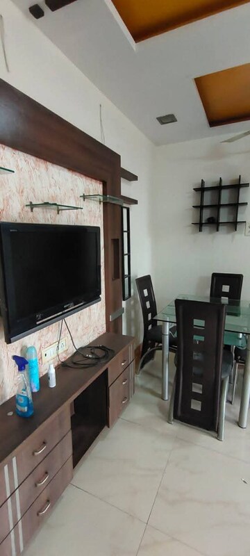 Team Area in 2 BHK Apartment at Swapnalok Towers, Malad East – for Rent