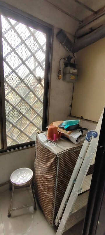 Team Area in 2 BHK Apartment at Swapnalok Towers, Malad East – for Rent