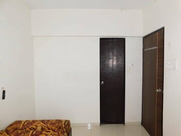 Room in 2 BHK Apartment at Bhoomi Samarth, Goregaon East – for Rent