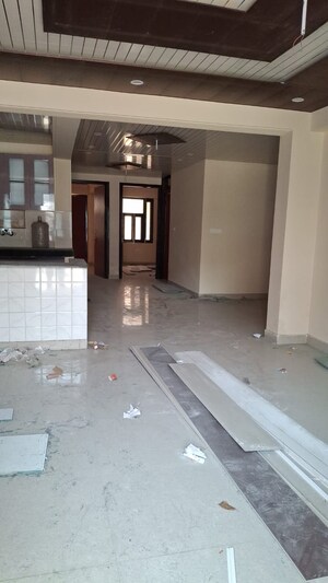 Room in 3 BHK Independent House at Sector 55 – for Sale