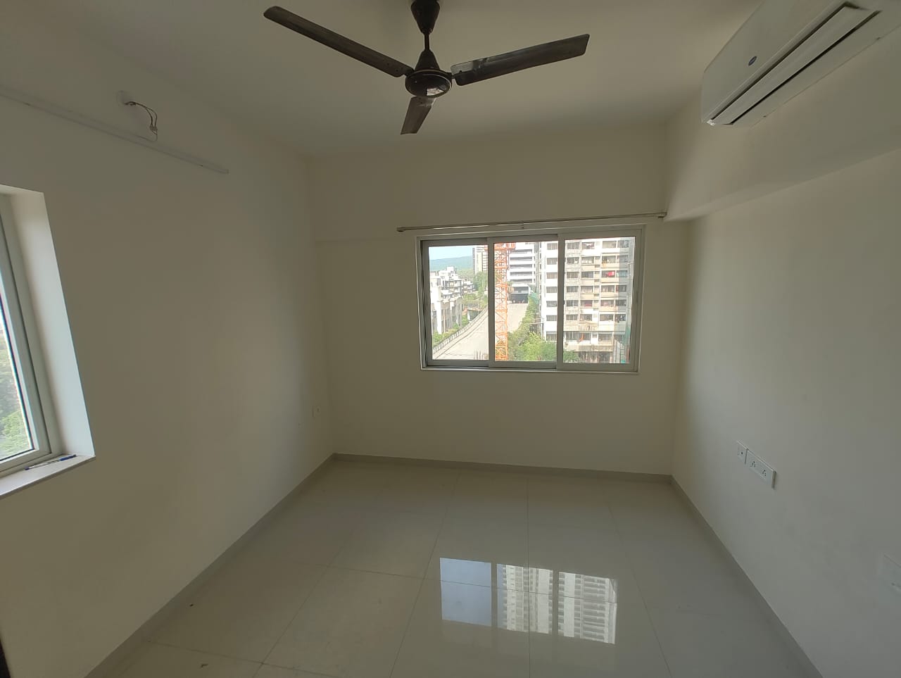 2 BHK Apartment For Rent in Omkar Signet