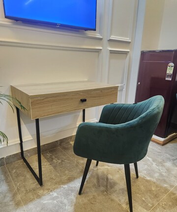 Team Area in Studio Builder Floor at Sector 31 – for Rent