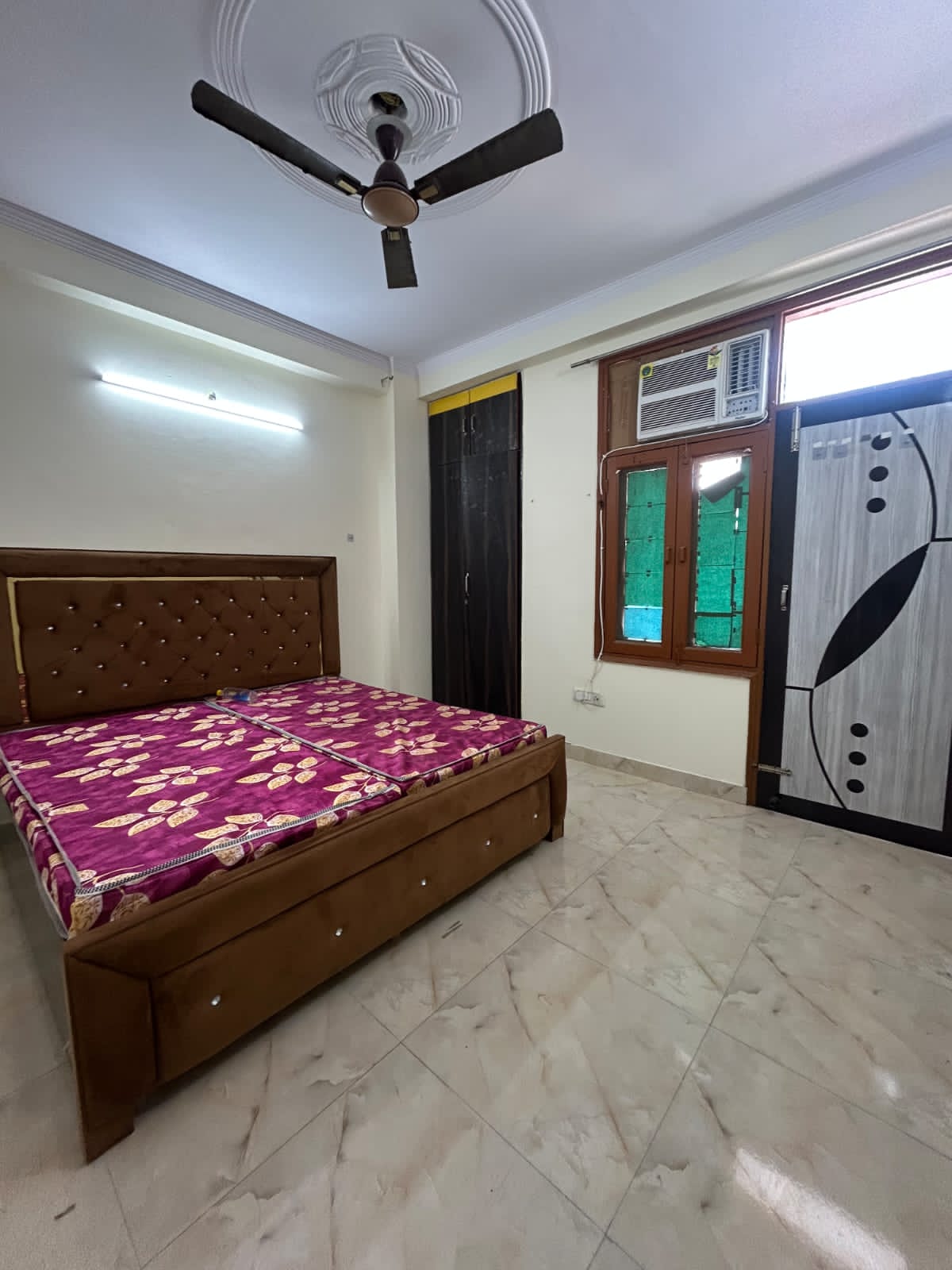 1 RkBuilder Floor For Rent in Chattarpur