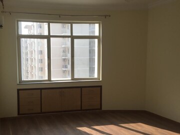 Room in 3 BHK Apartment at Raheja Vedaanta, Sector 108 – for Rent