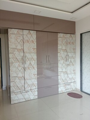 Room in 3 BHK Apartment at Om Malaygiri CHS, Borivali East – for Sale