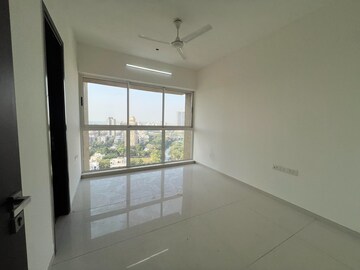 Room in 4 BHK Apartment at Runwal Elegante, Andheri West – for Rent