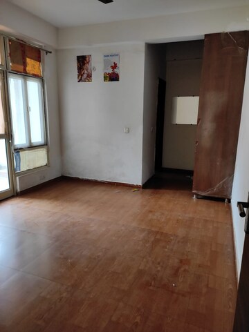 Room in 3.5 BHK Apartment at Kingswood Court, Sain Vihar – for Rent