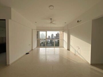 Room in 4 BHK Apartment at Runwal Elegante, Andheri West – for Rent