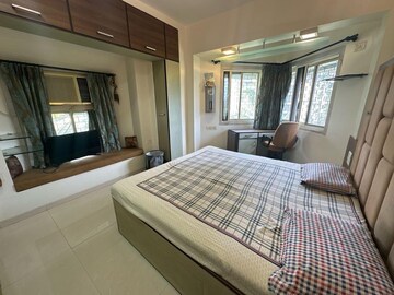 Bedroom in 4 BHK Apartment at Dn Nagar – for Rent