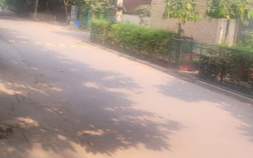 Shop For Rent in Connaught Place