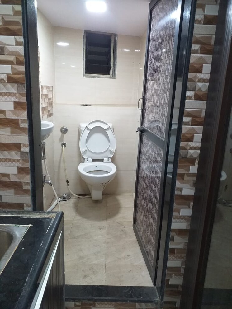Bathroom, haware-fantasia Commercial Office Space 600 Sq.Ft. In Vashi Sector 28 Navi Mumbai 9002434