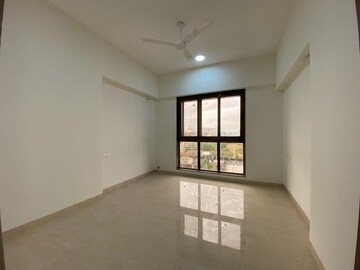 Room in 4 BHK Apartment at Usha Kiran CHS Andheri, Andheri West – for Rent