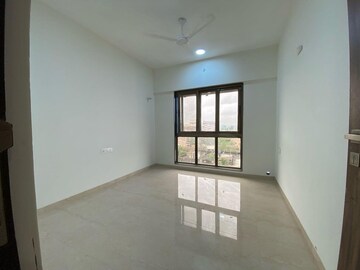 Room in 4 BHK Apartment at Usha Kiran CHS Andheri, Andheri West – for Rent