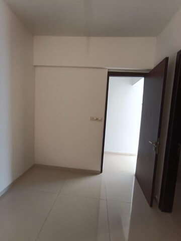 Room in 4 BHK Apartment at Runwal Elegante, Andheri West – for Rent