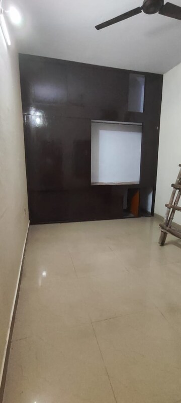 Room in 2.5 BHK Villa at Sector 55 – for Rent