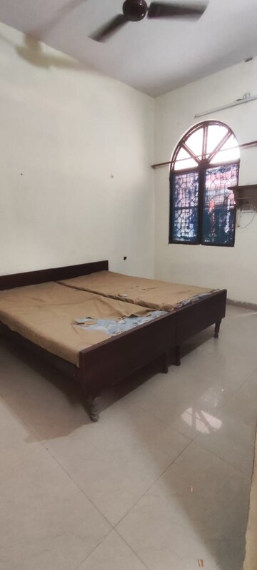 Bedroom in 2.5 BHK Villa at Sector 55 – for Rent