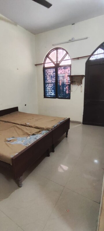 Bedroom in 2.5 BHK Villa at Sector 55 – for Rent
