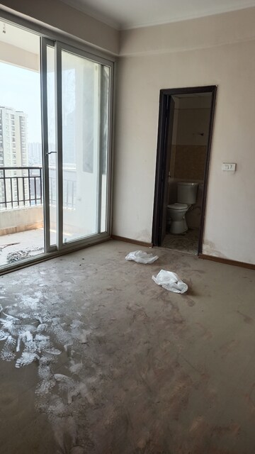 Room in 3 BHK Apartment at Amrapali Golf Homes, Sector 4 Greater Noida – for Rent