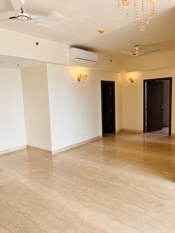 Room in 4 BHK Apartment at M3M Golf Estate, Sector 65 – for Rent
