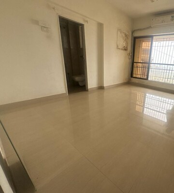 Room in 4 BHK Apartment at Dn Nagar – for Rent