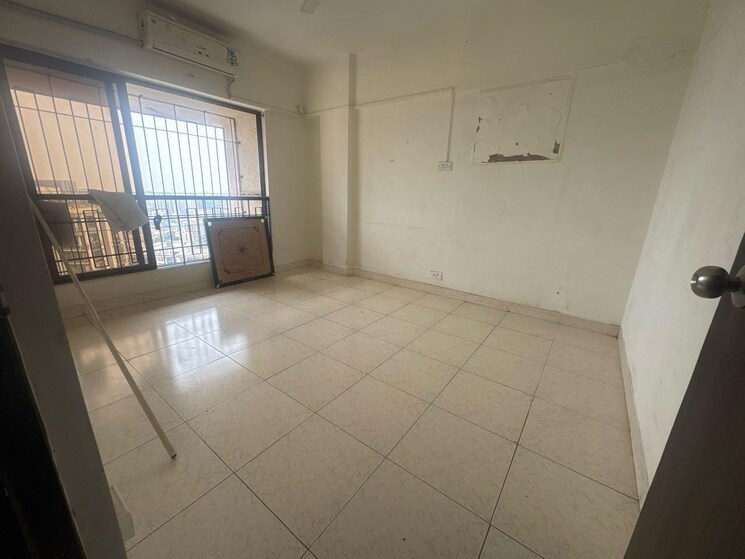 Room, dn nagar 4 Bedroom 1700 Sq.Ft. Apartment In Dn Nagar Mumbai 9002493