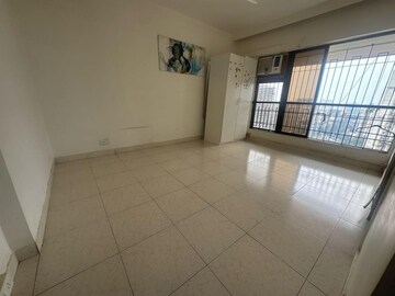 Room in 4 BHK Apartment at Dn Nagar – for Rent