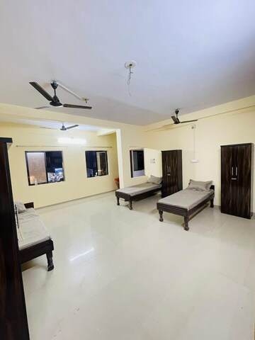 Room in 3 BHK Apartment at Fatehganj – for Rent