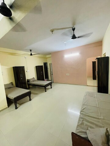 Room in 3 BHK Apartment at Fatehganj – for Rent