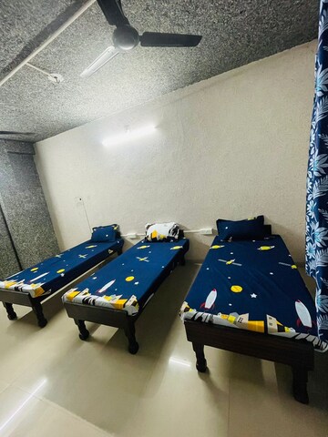 Bedroom in 3 BHK Apartment at Fatehganj – for Rent