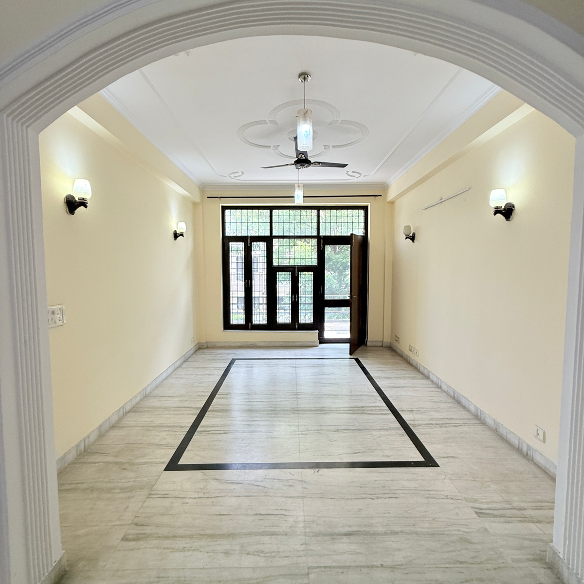 3.5 BHK + Extra Room Builder Floor For Rent in RWA Apartments Sector 47