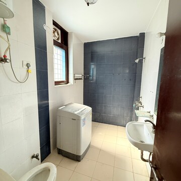 Attached Bathroom in 3.5 BHK Builder Floor at RWA Apartments Sector 47, Sector 47 – for Rent