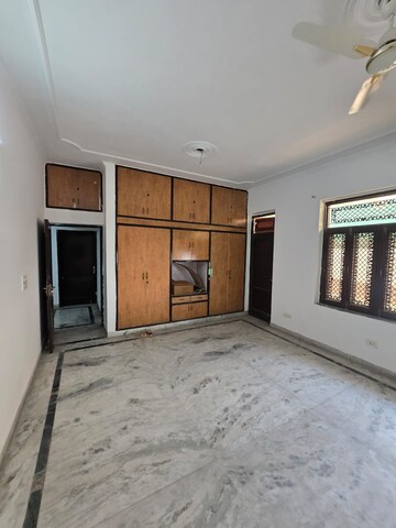 Room in 4 BHK Independent House at Sector 21c – for Rent