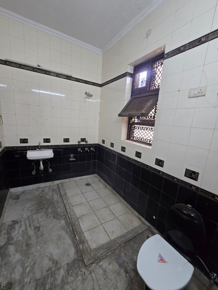 Bathroom, sector 21c 4 Bedroom 4500 Sq.Ft. Independent House In Sector 21c Faridabad 9002545