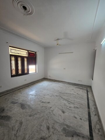 Room in 4 BHK Independent House at Sector 21c – for Rent