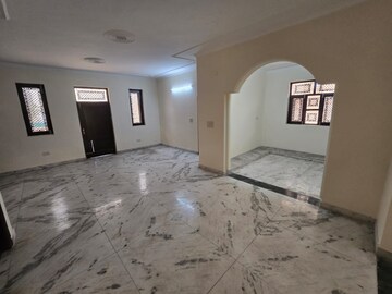 Room in 4 BHK Independent House at Sector 21c – for Rent