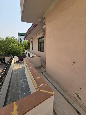Balcony in 4 BHK Independent House at Sector 21c – for Rent
