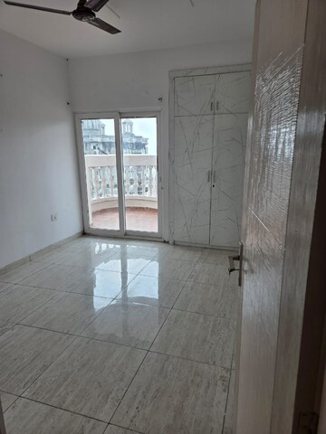 Bathroom in 3 BHK Apartment at Ajnara Ambrosia, Sector 118 – for Rent