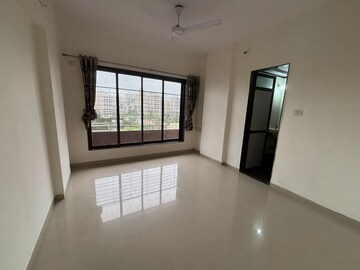 2 BHK Apartment For Rent in Kandivali East