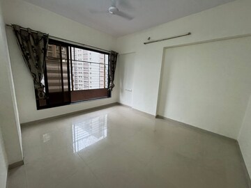 Room in 2 BHK Apartment at Kandivali East – for Rent