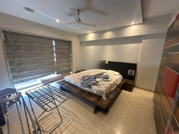 Bedroom in 4 BHK Apartment at Andheri CHS, Andheri West – for Rent